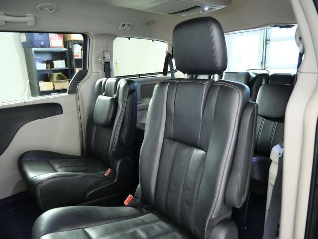 2013 Chrysler Town & Country Touring-L