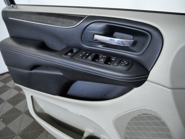 2013 Chrysler Town & Country Touring-L