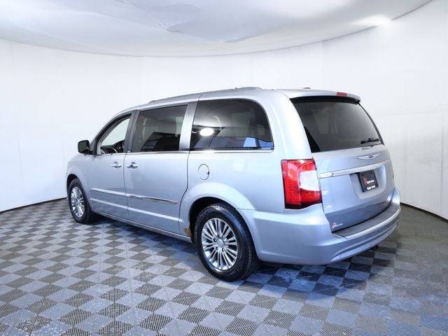2013 Chrysler Town & Country Touring-L