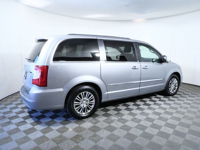 2013 Chrysler Town & Country Touring-L
