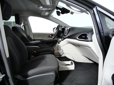 2024 Chrysler Voyager LX