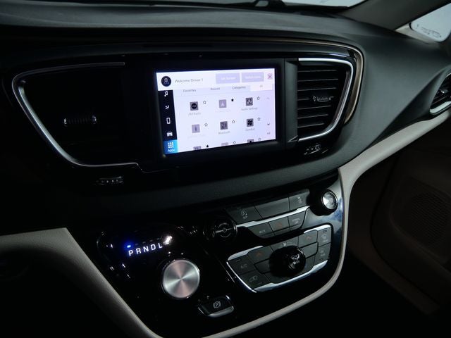 2024 Chrysler Voyager LX