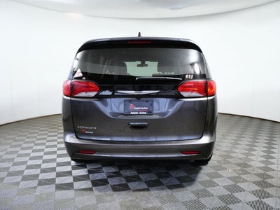 2022 Chrysler Voyager LX