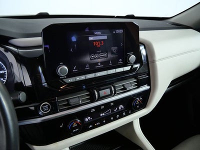 2024 Nissan Pathfinder SV