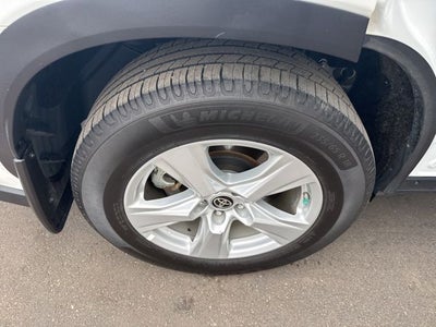 2022 Toyota Highlander Hybrid LE