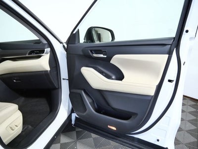 2023 Toyota Highlander Hybrid XLE