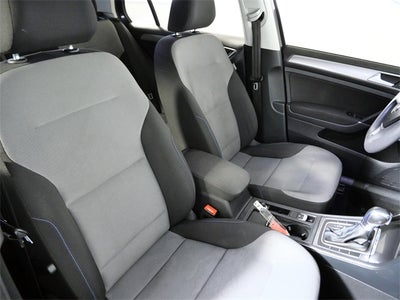 2016 Volkswagen e-Golf SE