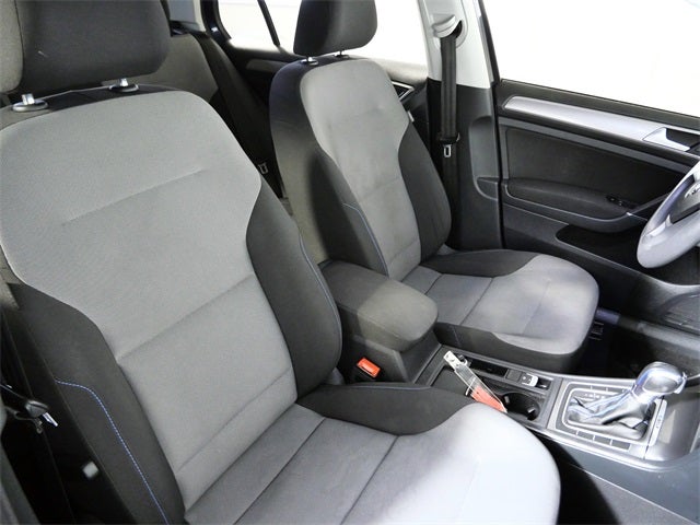 2016 Volkswagen e-Golf SE